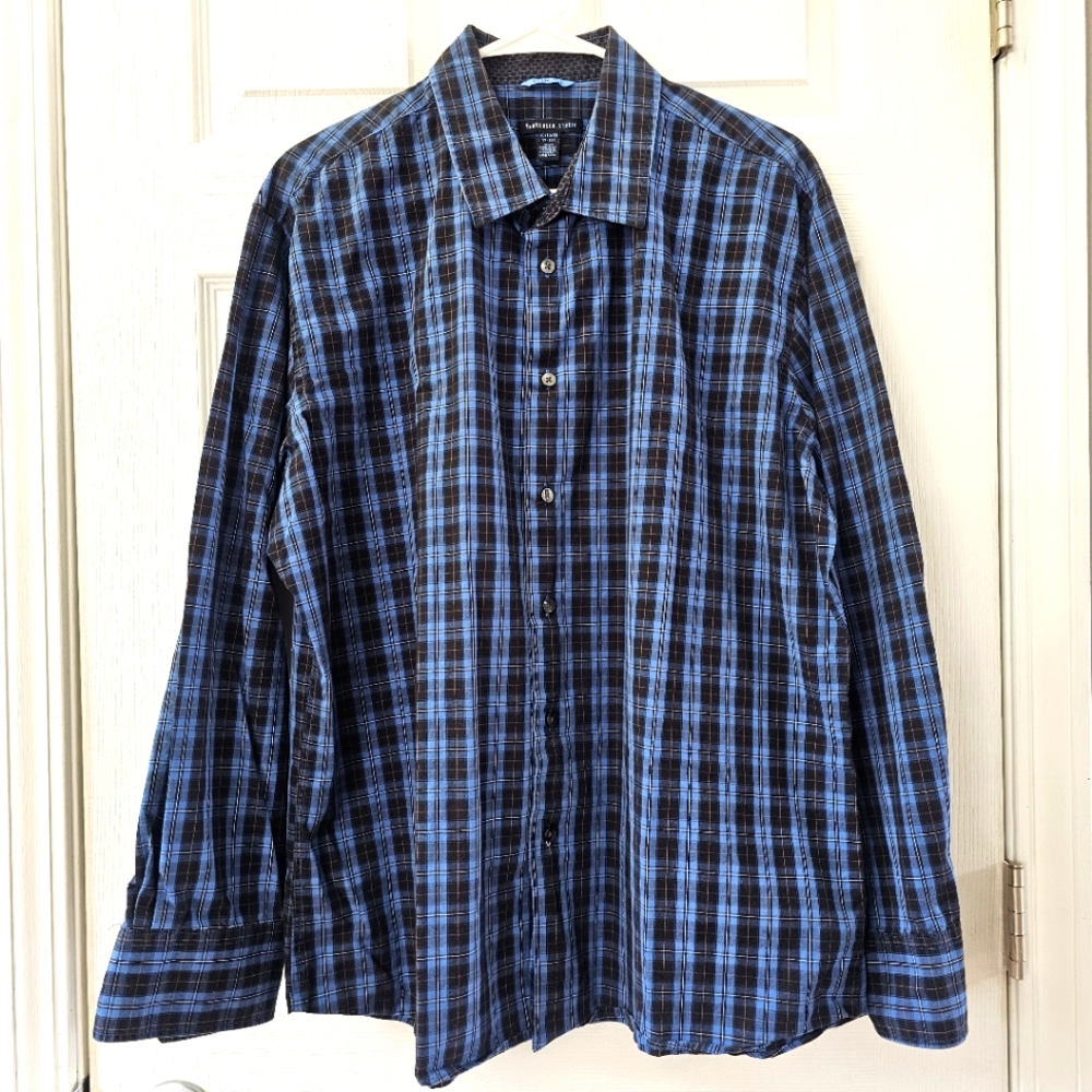 Van Heusen Slim Fit Black & Blue Plaid Long Sleeve Button Down Size XL 17-17 1/2
